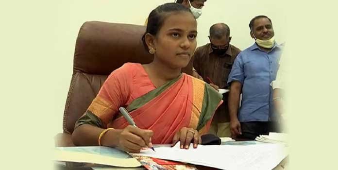 Intermediate girl took charge as one day Collector